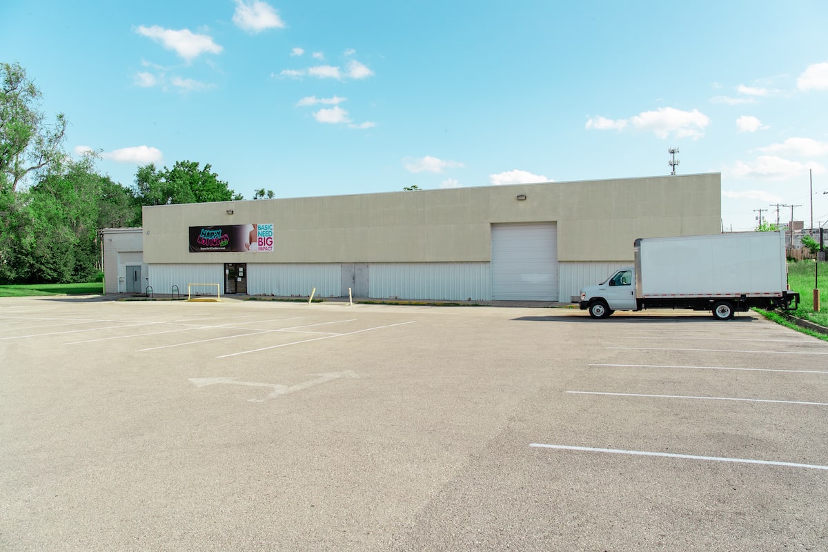 303 Waldo Industrial Building | PenerKC Commercial Real Estate