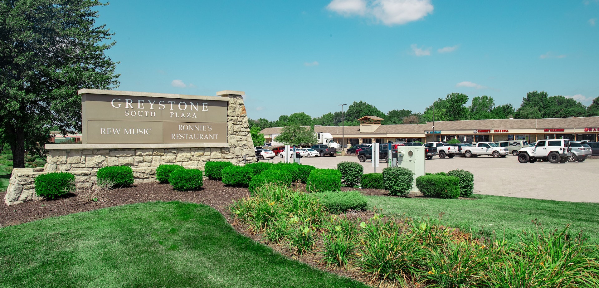 Greystone South Shopping Center | Pener KC Commercial Real Estate